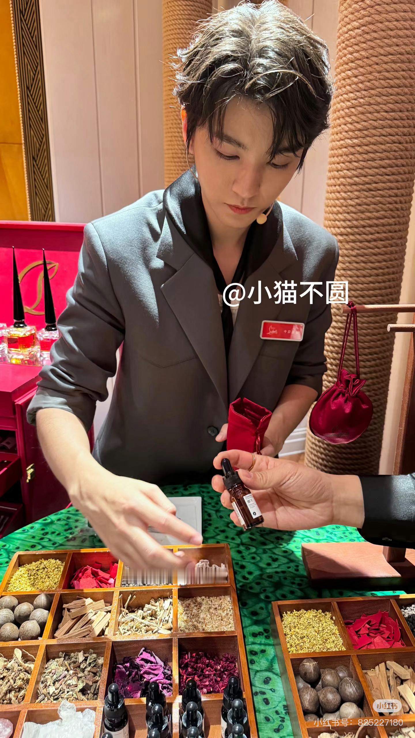 王俊凯不行了！彻底被这张脸迷住了！王俊凯cl全球品牌代言人​​​