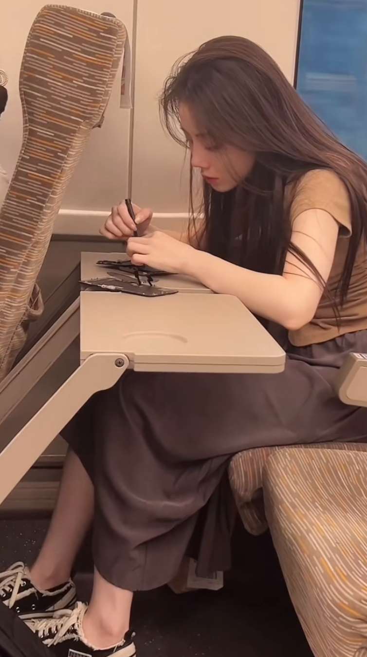 现在没点手艺都不敢坐高铁？