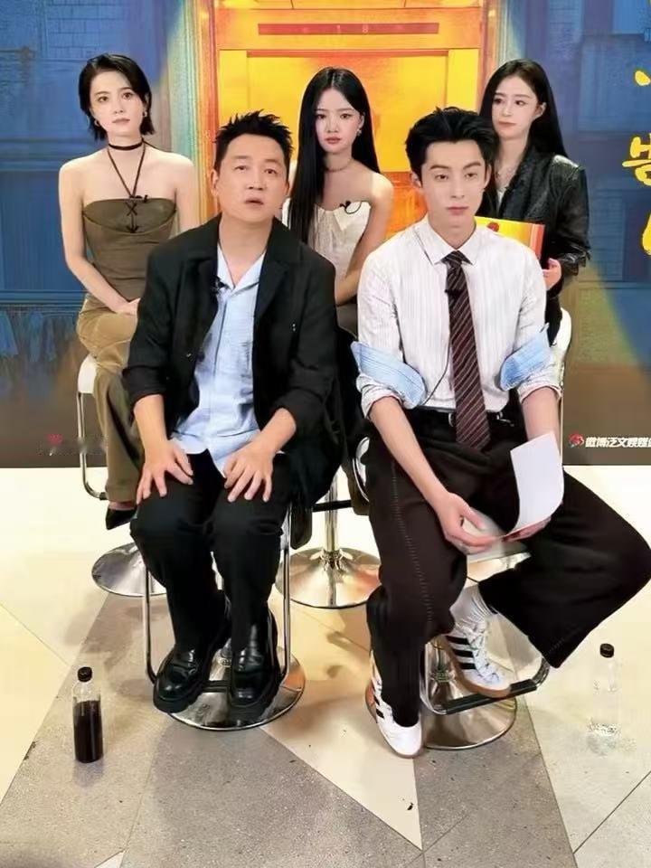 李小冉回应王鹤棣唱心愿便利贴这段回应我可以看很多遍，小冉姐姐真的太可爱了。王鹤