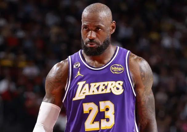 湖人最近状态好，该讨论一下季后赛了季后赛的短板就怕是雷迪克的排兵布阵了，8连胜