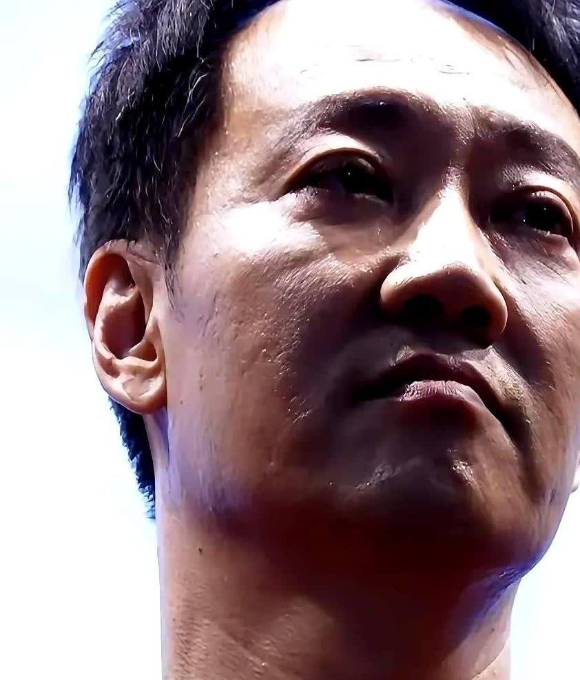 他说：“第七天了，还是睡不着，一闭眼全是她的影子。”辛柏青深夜崩溃发文！