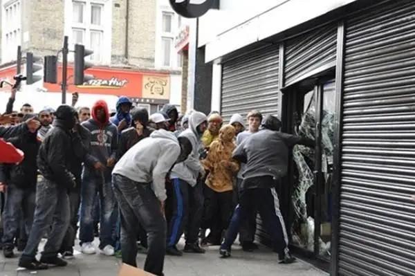 如果你想逃避美国斩杀线的夺命连环杀，其实有一个办法，就是避开美国的信用体系，进入