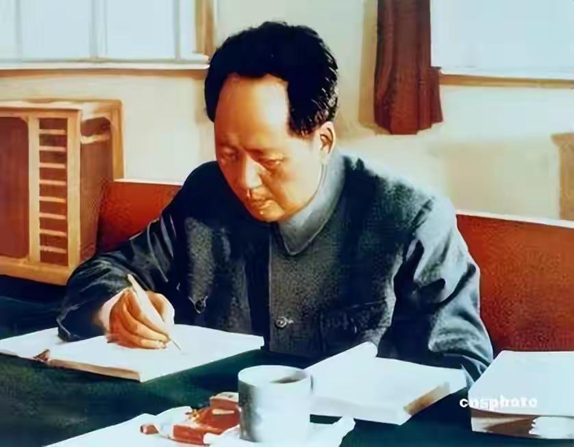 三湾改编惊险到毛泽东随时可能丧命！一个没打过仗的书生空降到败军之中，不发军饷、