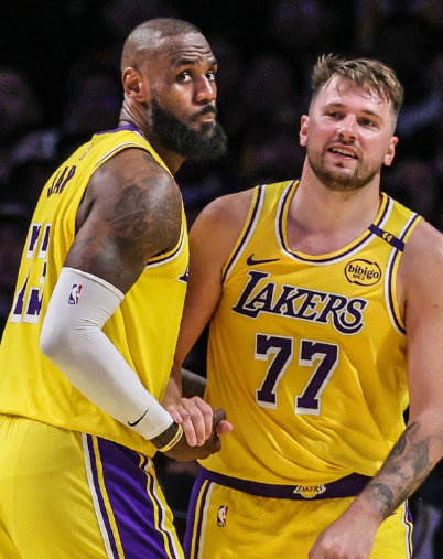 个人觉得湖人目前最大的困境就是东契奇没有达到争冠大当家的水平詹姆斯毋庸置疑现在