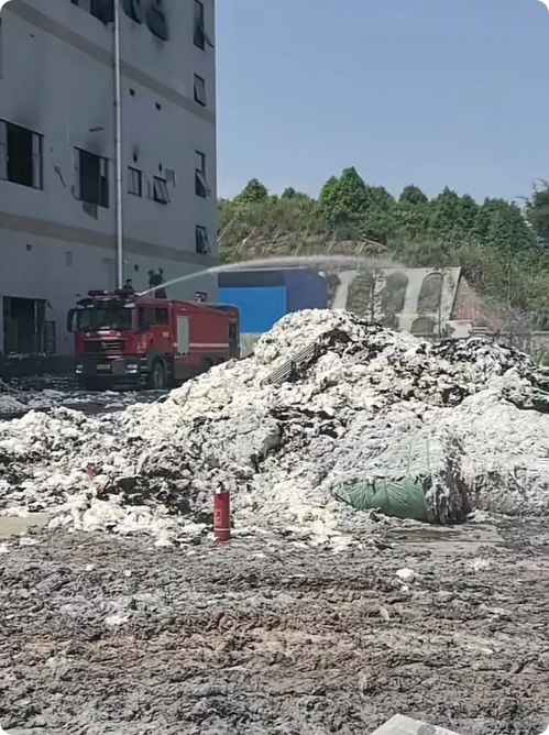 本来好好的一个厂，现在变成了一片废墟，员工无法上班，订单无法交付，既要面对靠工资