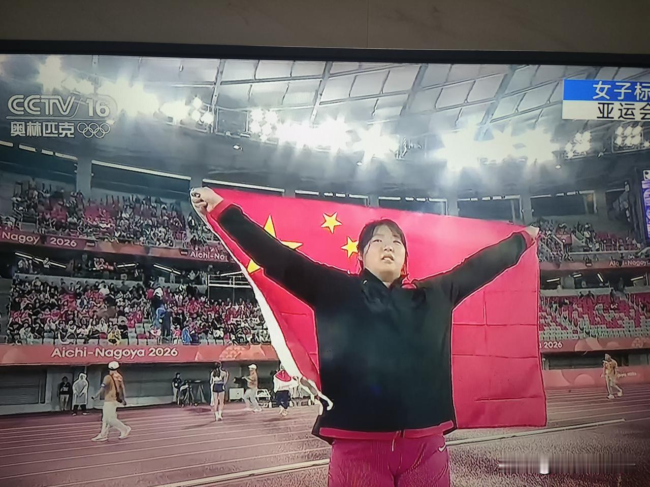 很多人以为严子怡是浙江宁波人，这话既对也不对。天生神力的严子怡，小时候就身材