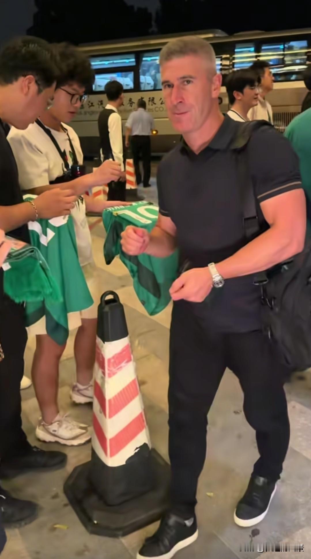 北京国安残阵挑战海港，虚名第二远不及阵容长远未来！北京国安以残缺阵容远征上海，