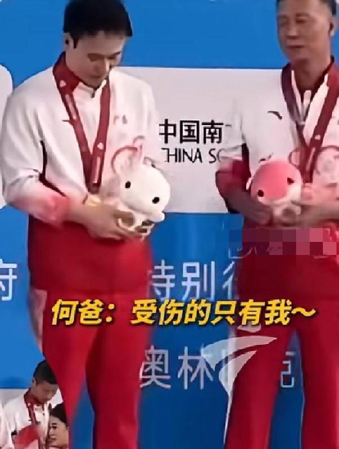 "喜羊羊"回到了谢思埸手中，这种宠爱，何爸爸展现得淋漓尽致你有没有注意到，每