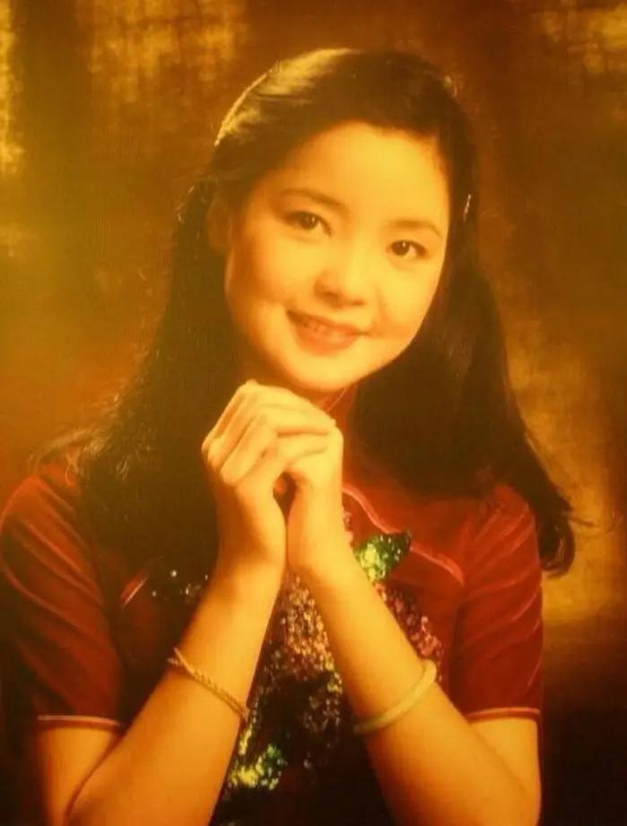 李谷一和邓丽君的演唱风格完全不同，没有绝对谁更强路子完全不一样。李谷一民族音乐