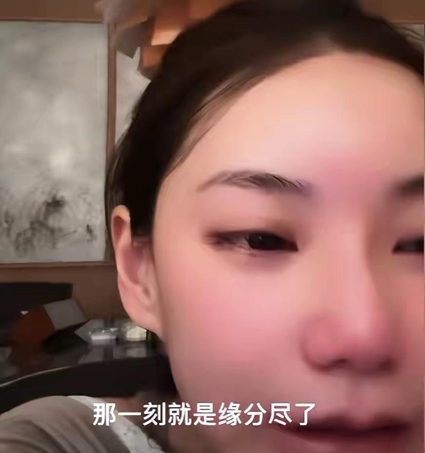 马筱梅终归是把戏演砸了！她在直播间冲着网友大哭，看似委屈，实际上她那点小心眼网