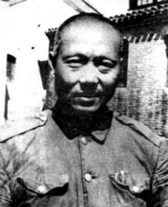 1957年，傅作义到功德林看望陈长捷，陈长捷激动大喊：“你在北平和平谈判，命令我