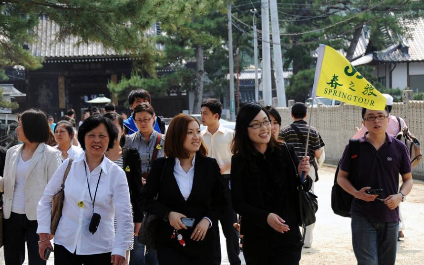 这下是真的冷清了！8月访日数据刚出炉，落差大到扎眼：总访日游客309万人，