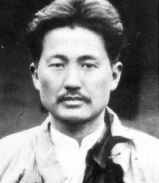 1935年，方志敏被俘，在狱中，他用米汤给鲁迅写信，想让鲁迅救他，鲁迅却说：“救