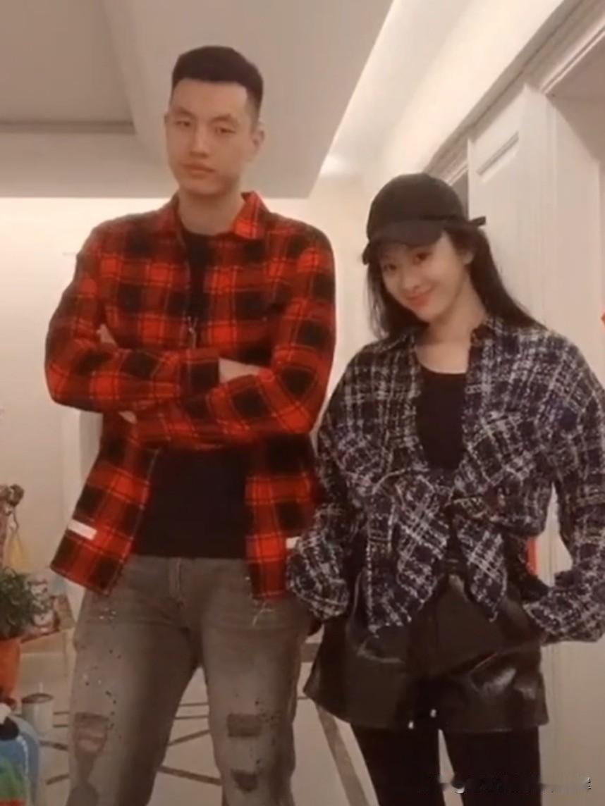 何谓神仙伴侣？翟晓川媳妇真不是普通人能拥有的。不少球迷公认孙悦老婆是CBA太太