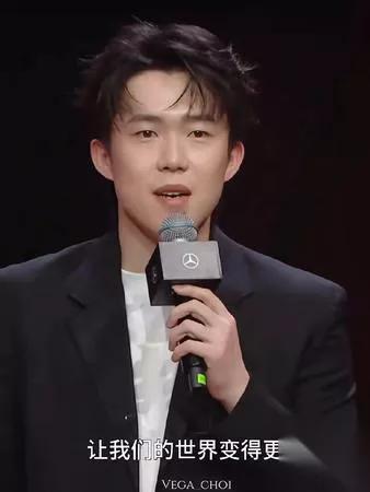 曾琦出轨，谁最痛心？不是同行，而是她父亲！从苦读学子到导师，这条路浸透多