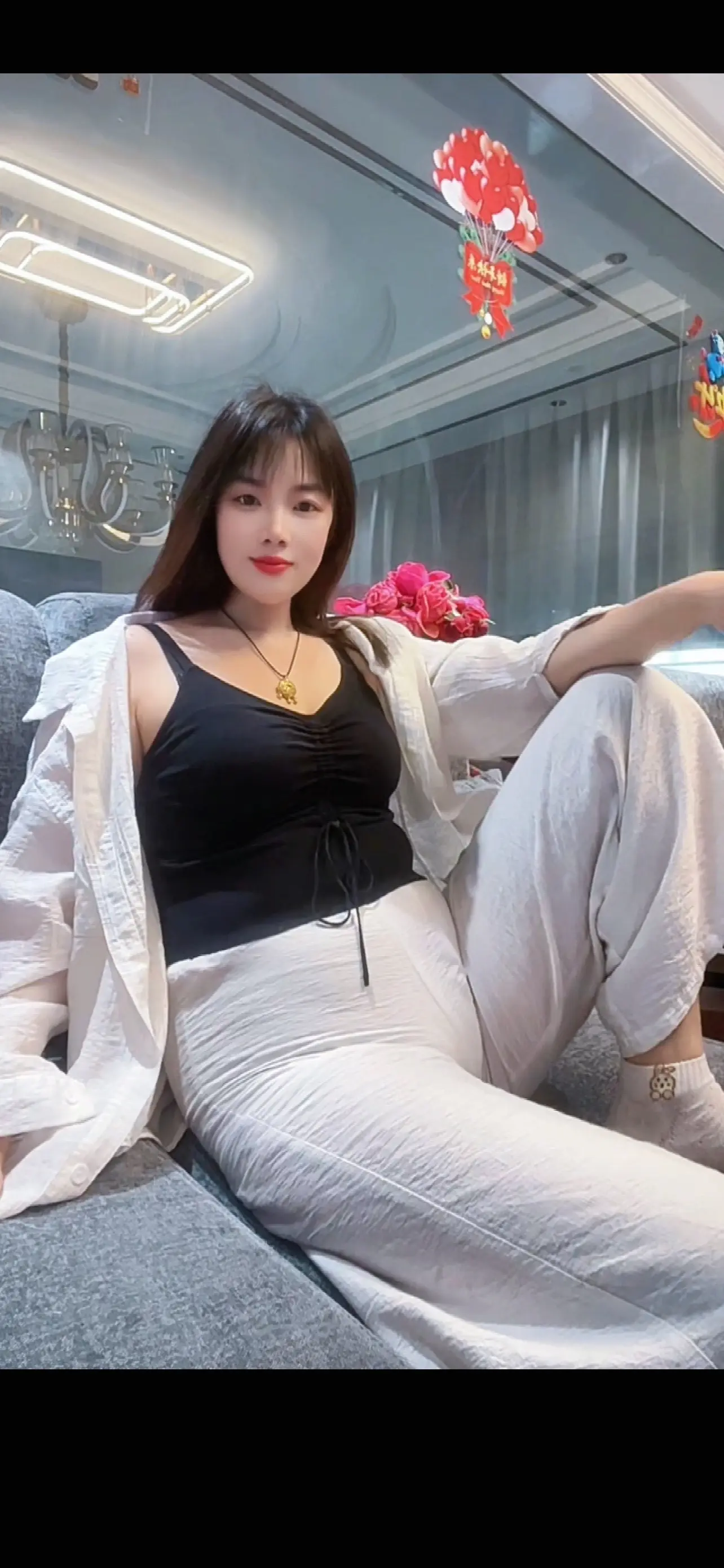 活着活着就明白了，跟任何人较劲，都是在消耗自己，年龄带给我们的是通透...