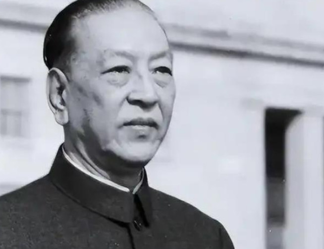 1950年，耿飚前往瑞典担任大使一职。在接风晚宴上，瑞典将军突然发难，询问耿飚带