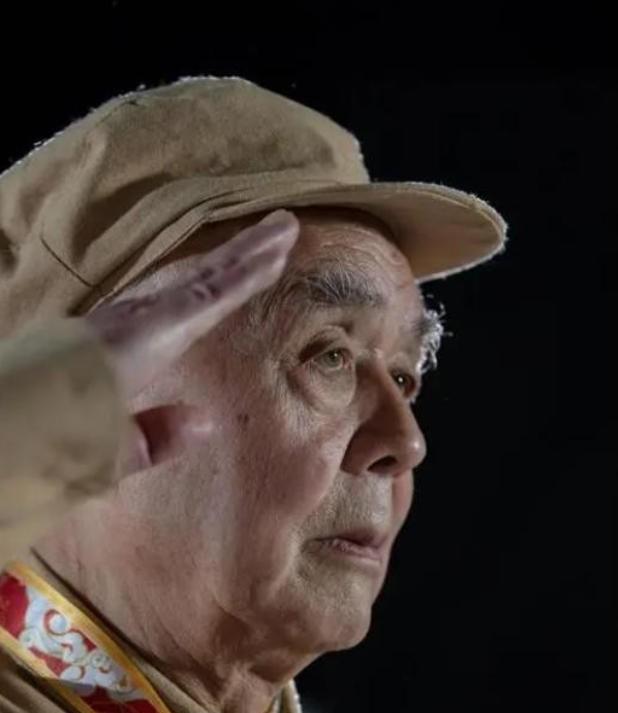 上甘岭一战，16岁的小战士忽然尿急，竟然在迫击炮上撒了一泡尿。没想到，就是这么一