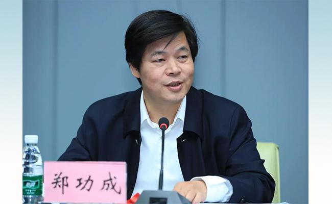 许多网友支持郑功成教授关于机关事业早退老人养老金的改革思路，现把郑功成教授针对2