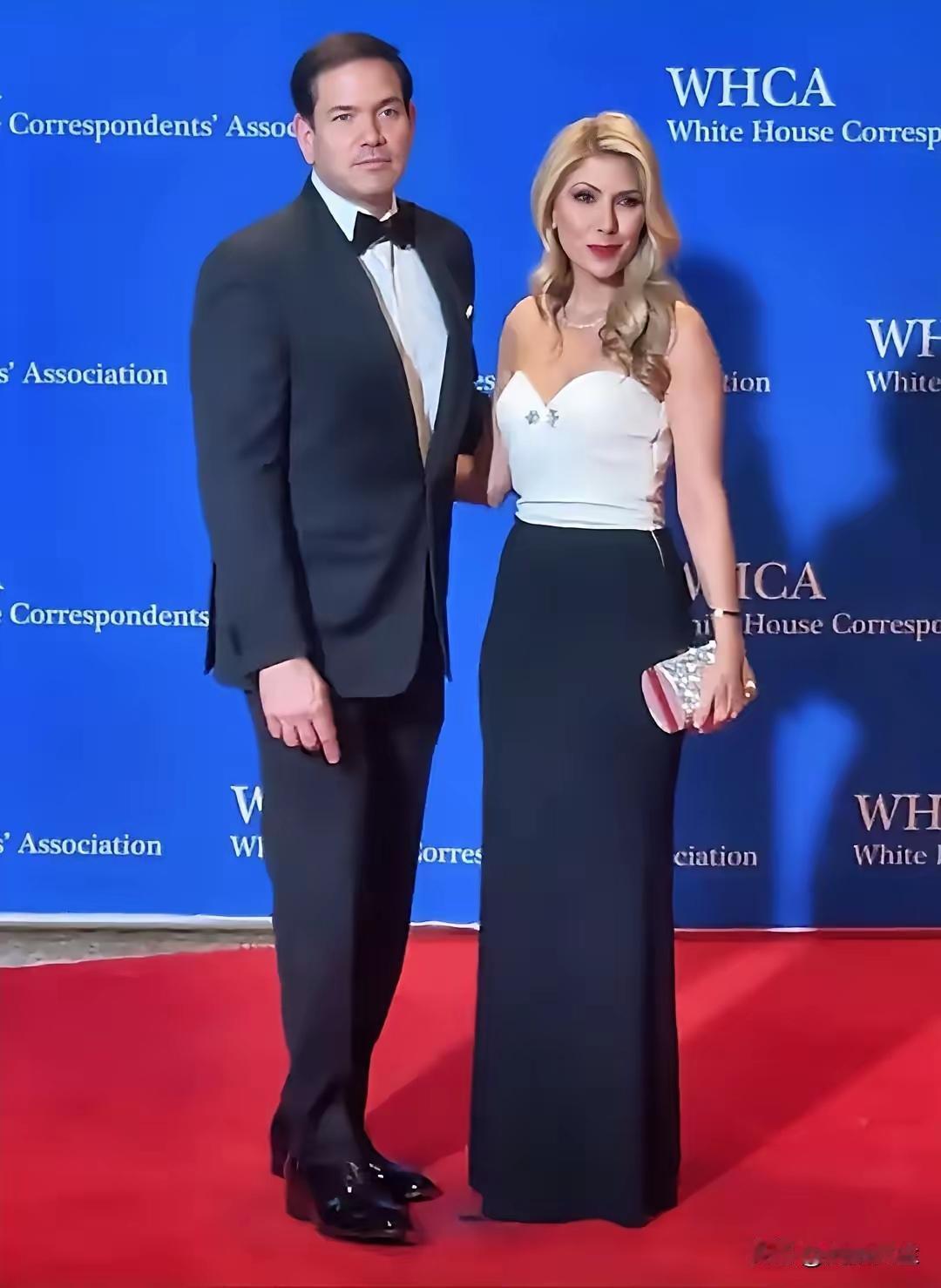 看到美国国务卿鲁比奥和夫人参加白宫记者晚宴的照片，“郎豺女豹”这形容太绝了。鲁比