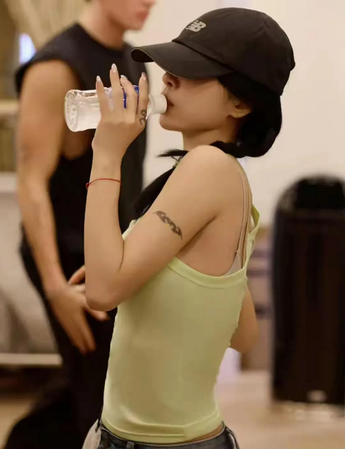蔡依林到底是怎么维持住这份迷人少女感的？明明已经四十多岁，可从外表完全看不出来