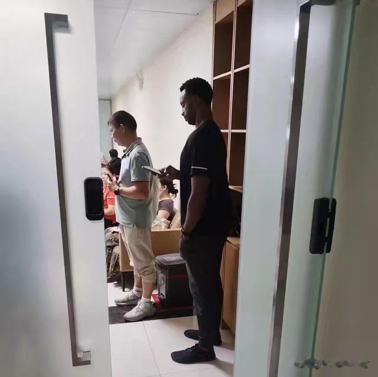 弗格如约而至！今天早上，有广东媒体人分享弗格的现状！这名外援眼下不仅已经抵达东
