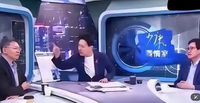 赵少康遇到对手了！5月11日，沈富雄在节目中毫不留情当面怒呛赵少康，劈头就