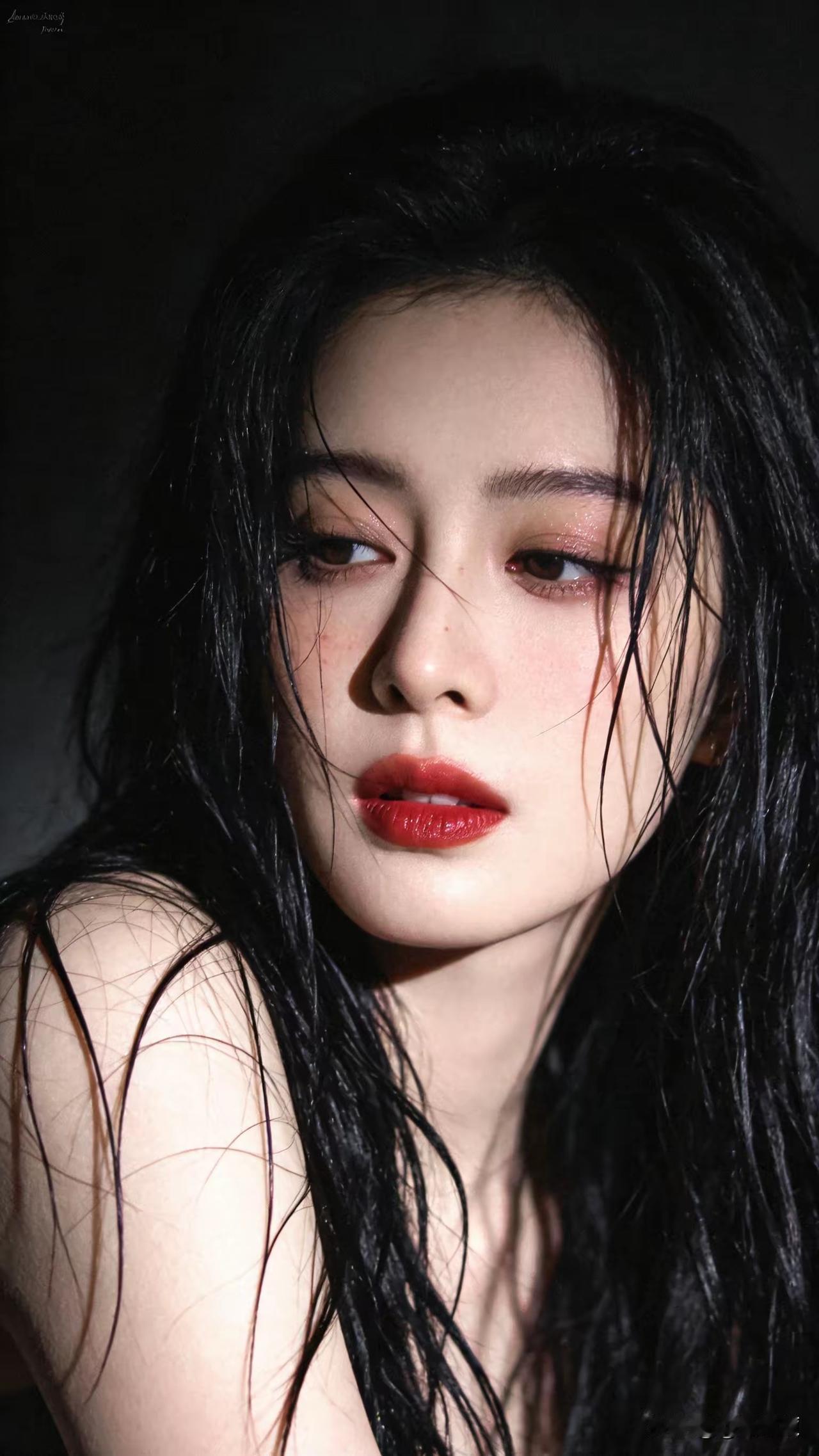 琴音袅袅扣相思，慢慢寒宵睡意迟。遥望天涯珠泪涌，人间最苦是情痴。