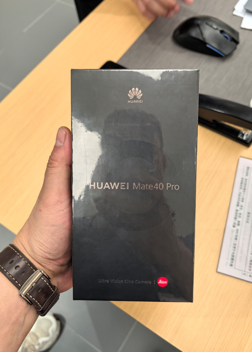 快看！2025年竟还有全新未拆封的Mate40Pro在流通？这部