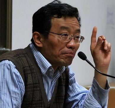 复旦大学王德峰教授再度引发热议，一段关于他谈及子女高考去向的说法在网络上传开，大