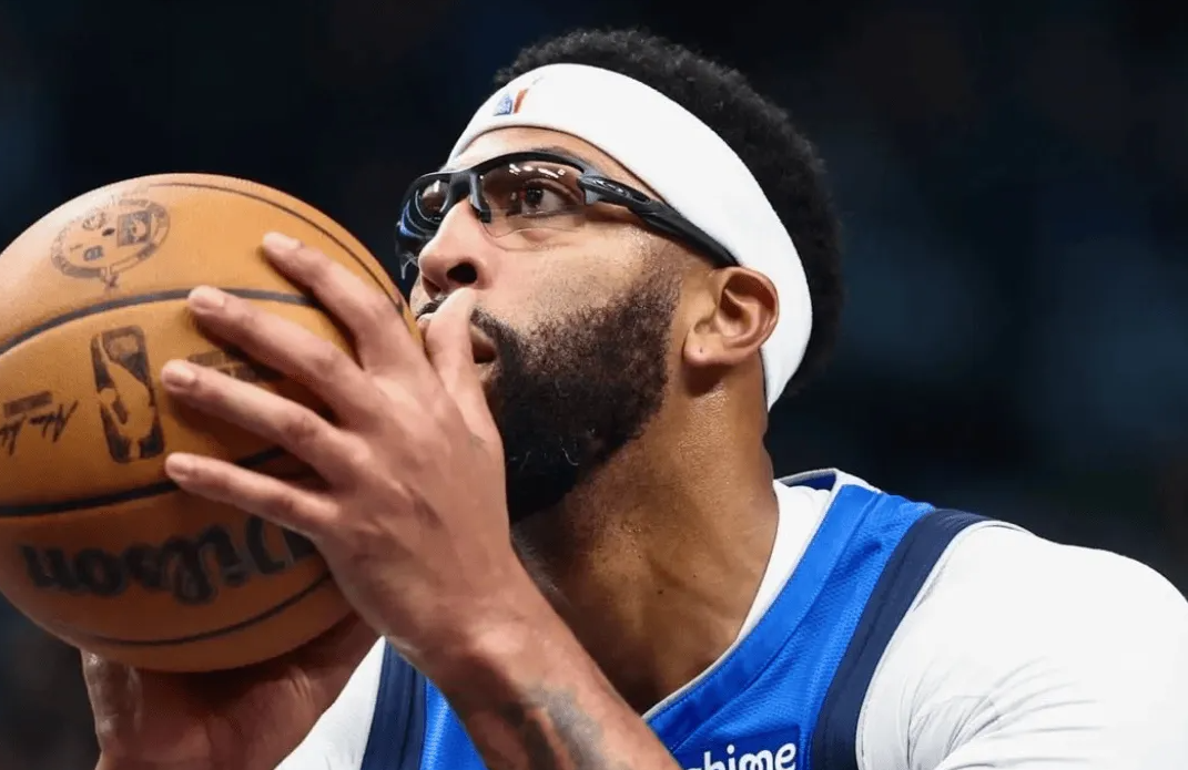 NBA常规赛，独行侠客场94-101不敌雷霆。全场比赛，独行侠球员安东尼-戴维