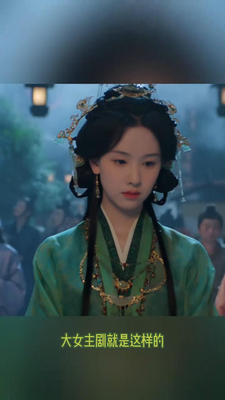 笑发财了。陈都灵新剧的男演员们实在是太想进步了，就这样开团秒跟陈都灵一个比心动作