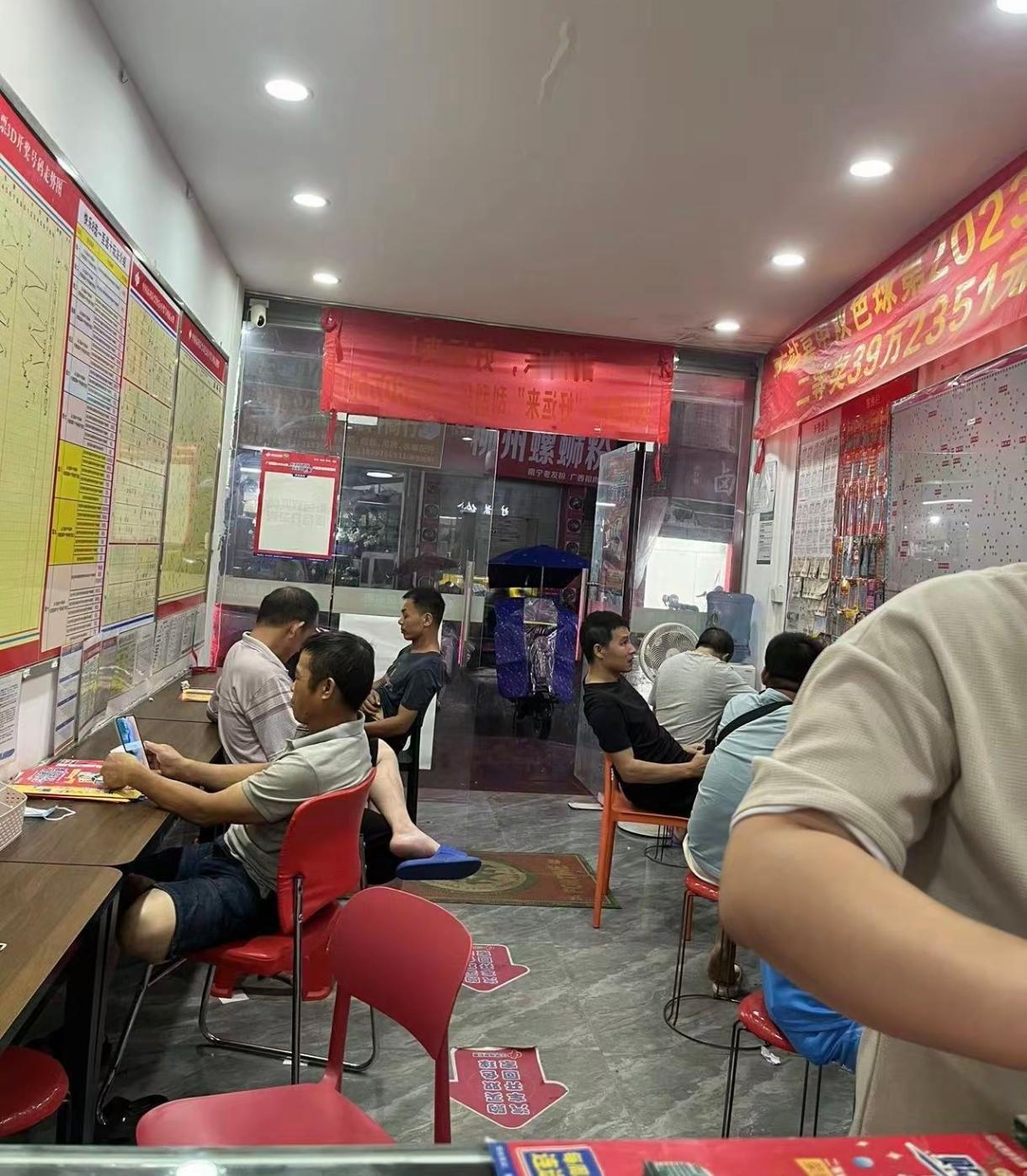 我终于明白那些买彩票的人的心理了，想中大奖只是其中一个原因。去年我闲来没事买了一