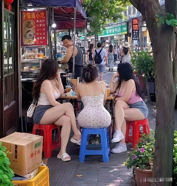 老板碰到这种情况，会免单吗？毕竟美女能来照顾生意，后面绝对有更多人来。不过老