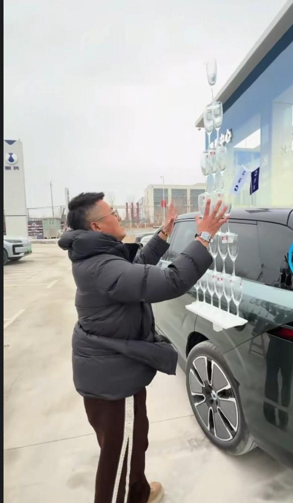 大电池就是2026年的汽车关键词，无论是插混还是纯电，谁不用油就能跑的更远，谁就