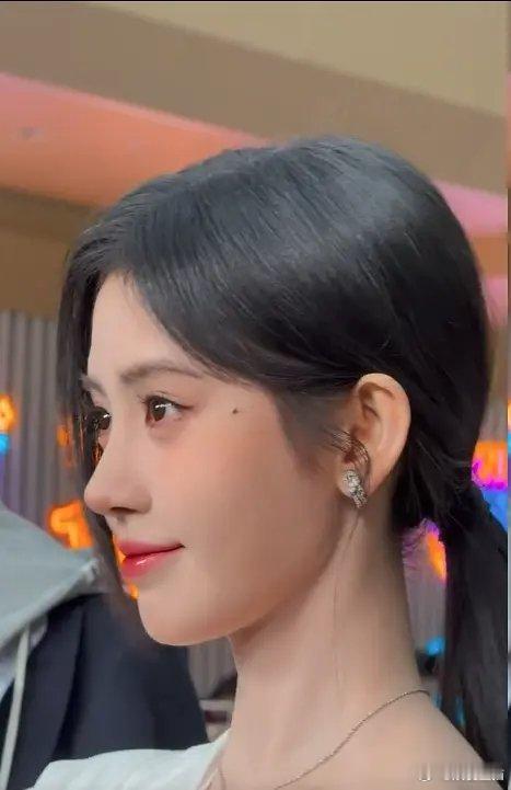 陈都灵和鞠婧祎谁更好看呢