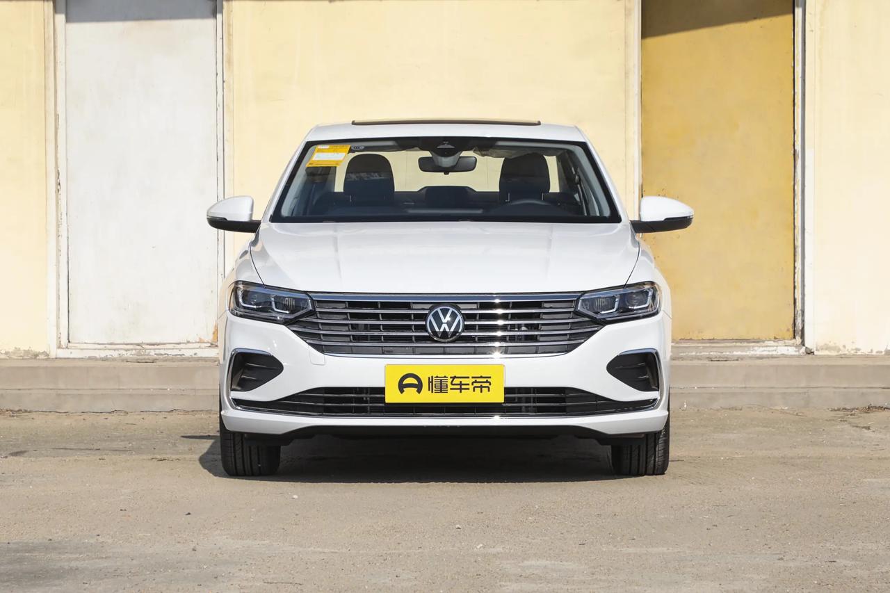 很多朋友买车愿意随大流，觉得大众朗逸是销量榜单上的常客，选它准没错，而我想说的是