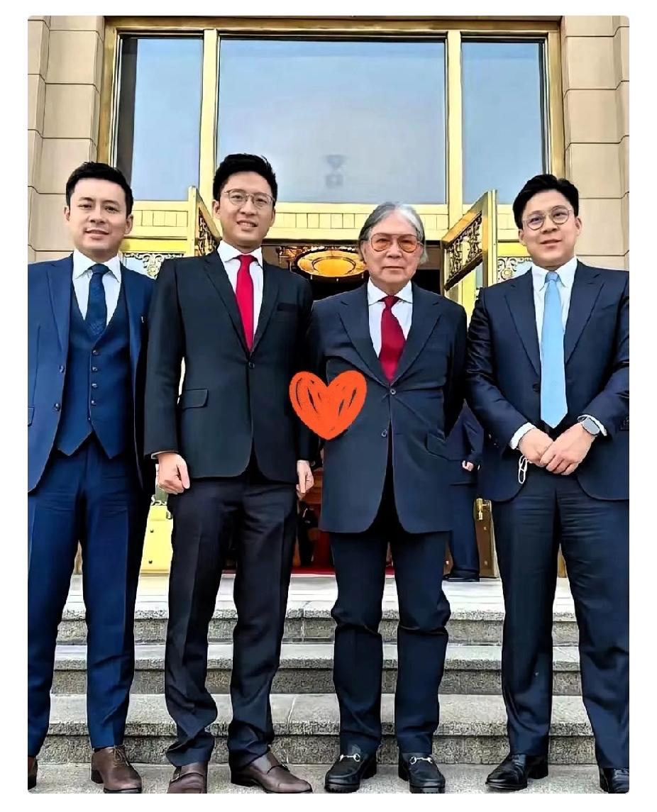 谁能猜到，大火扑灭不久，受灾情况还没完全明了的紧要关头，霍启刚家族第一时间向大埔