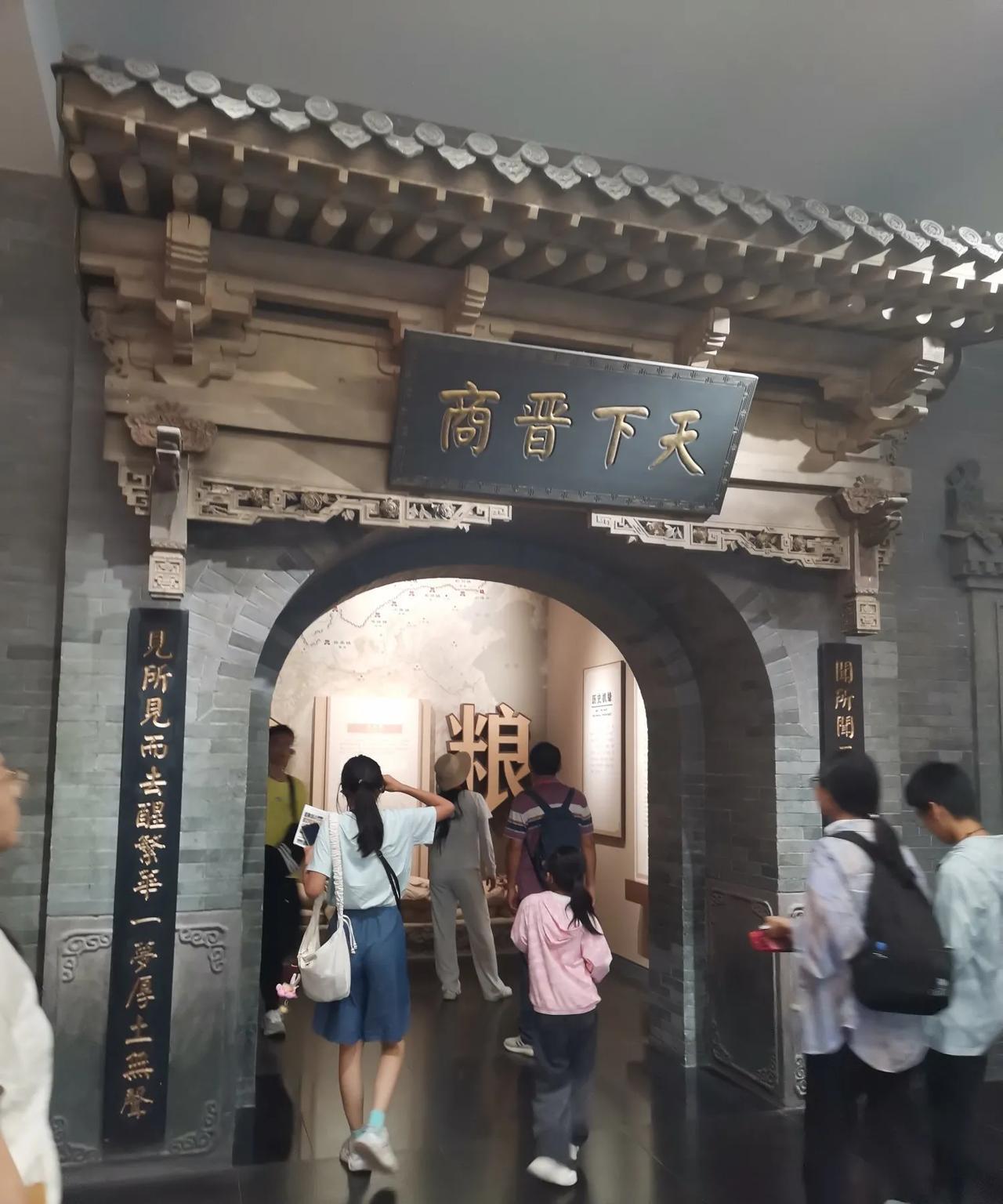 来山西必去山西博物院。这里是免费的，但得提前预约，不太好约，建议早七点准时抢票。