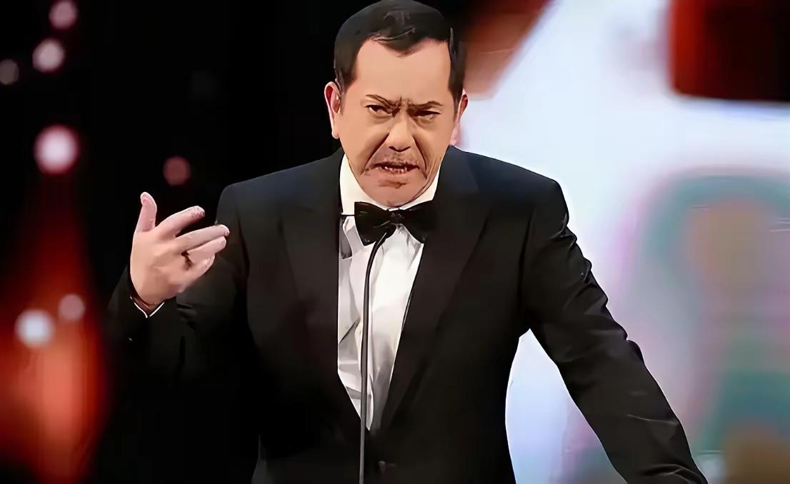 黄秋生接受媒体采访时表示他想来内地拍戏有人问，他为什么不去英国找他的昂撒亲爹