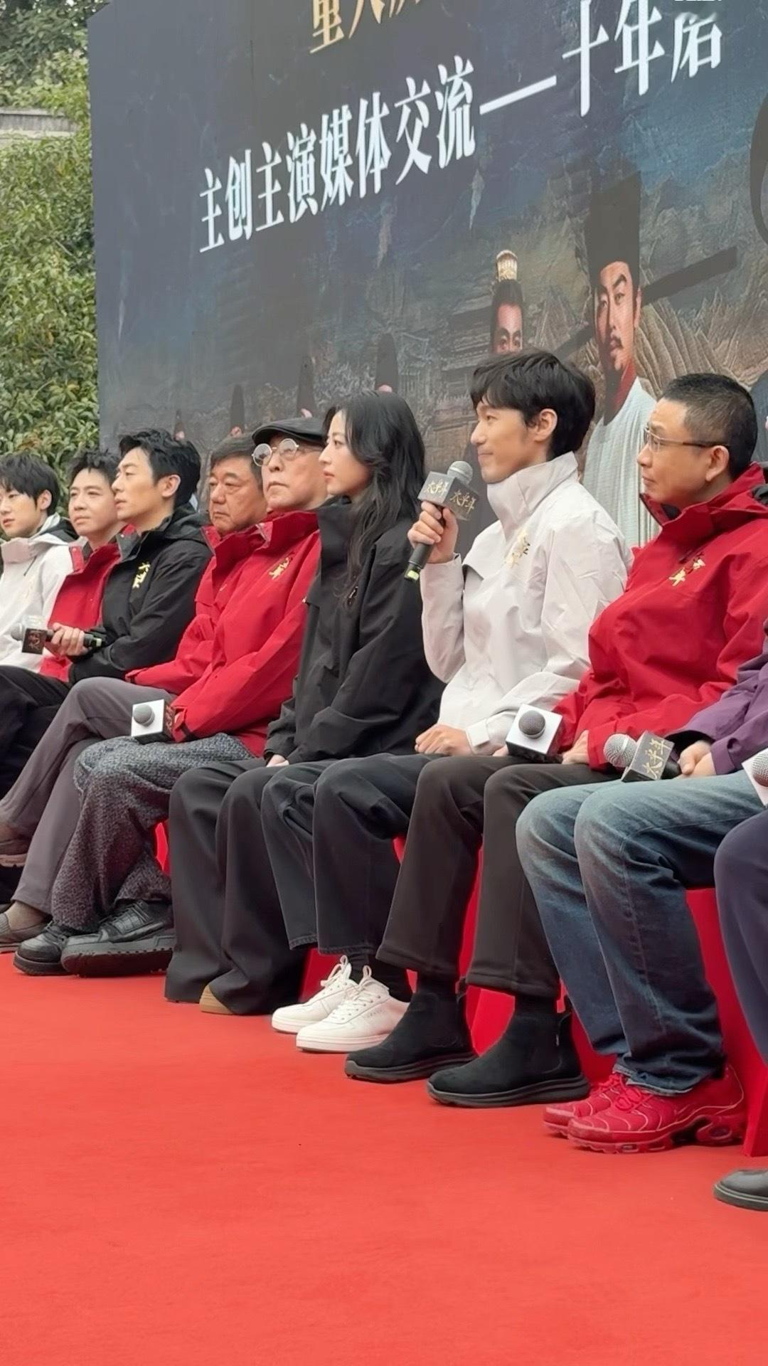 哈哈哈哈哈哈哈周雨彤太可爱了紧急撤回一个鼓掌太平年