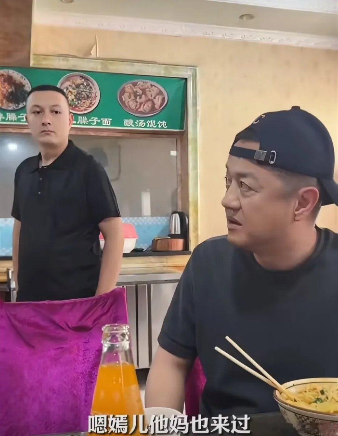 近日，李亚鹏晒一段视频，网友评论：“他还爱着王菲”，另一句留言扎心了：“那有啥用