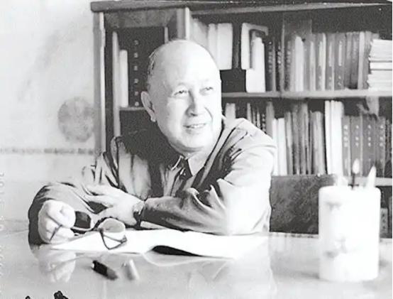 1964年，一个知青在看钱学森的论文时，发现方程推导错了，就给钱学森写信，谁知钱