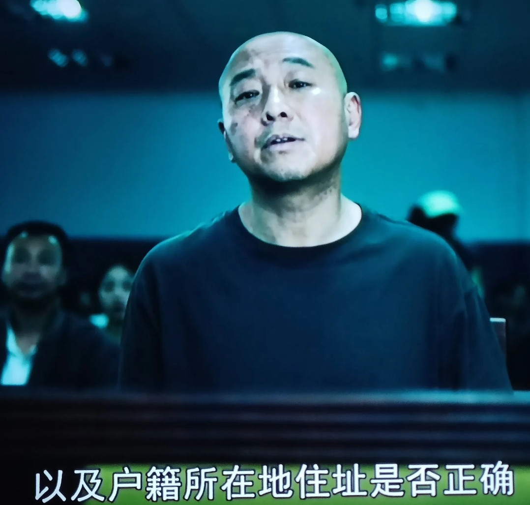 《扫毒风暴》孟汉丘有意思，金镇长让他去救赵双喜，他开船到那儿，居然当着警察的面开