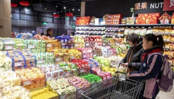 为什么我们14亿人，消费却干不过美国3亿人？问题真不在人多不多，也不在赚得高不高