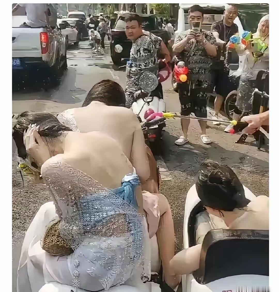 西双版纳泼水节彻底变味！官方已介入，最新进展来了泼水节刚过完没几天，网上就炸