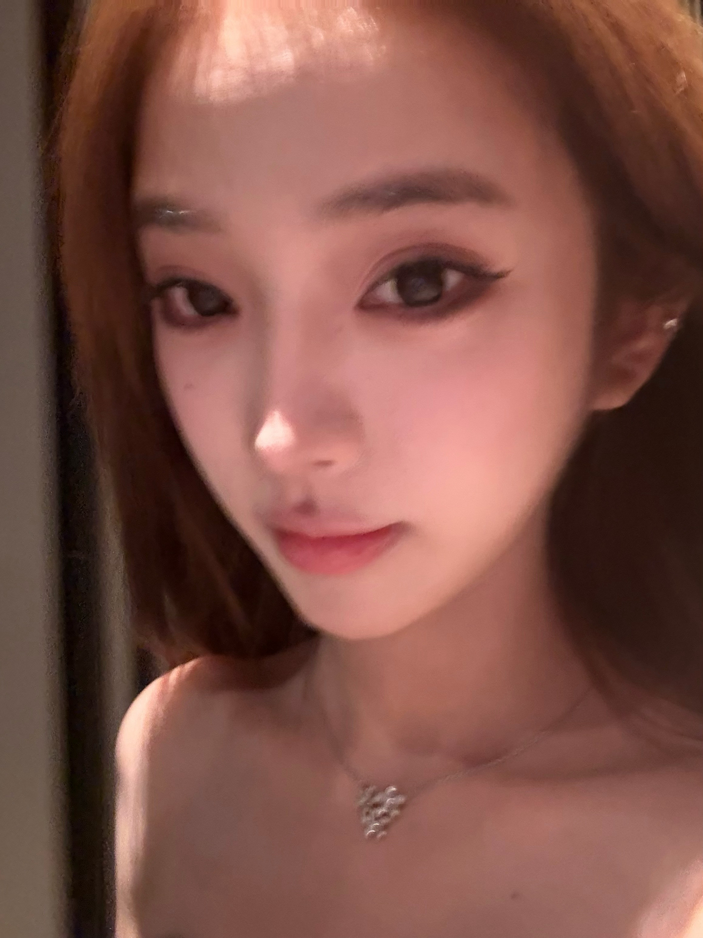 我还蛮喜欢自己画眼线和下眼影的姐姐感会强一点谢谢你们记得我最开始的清纯​​