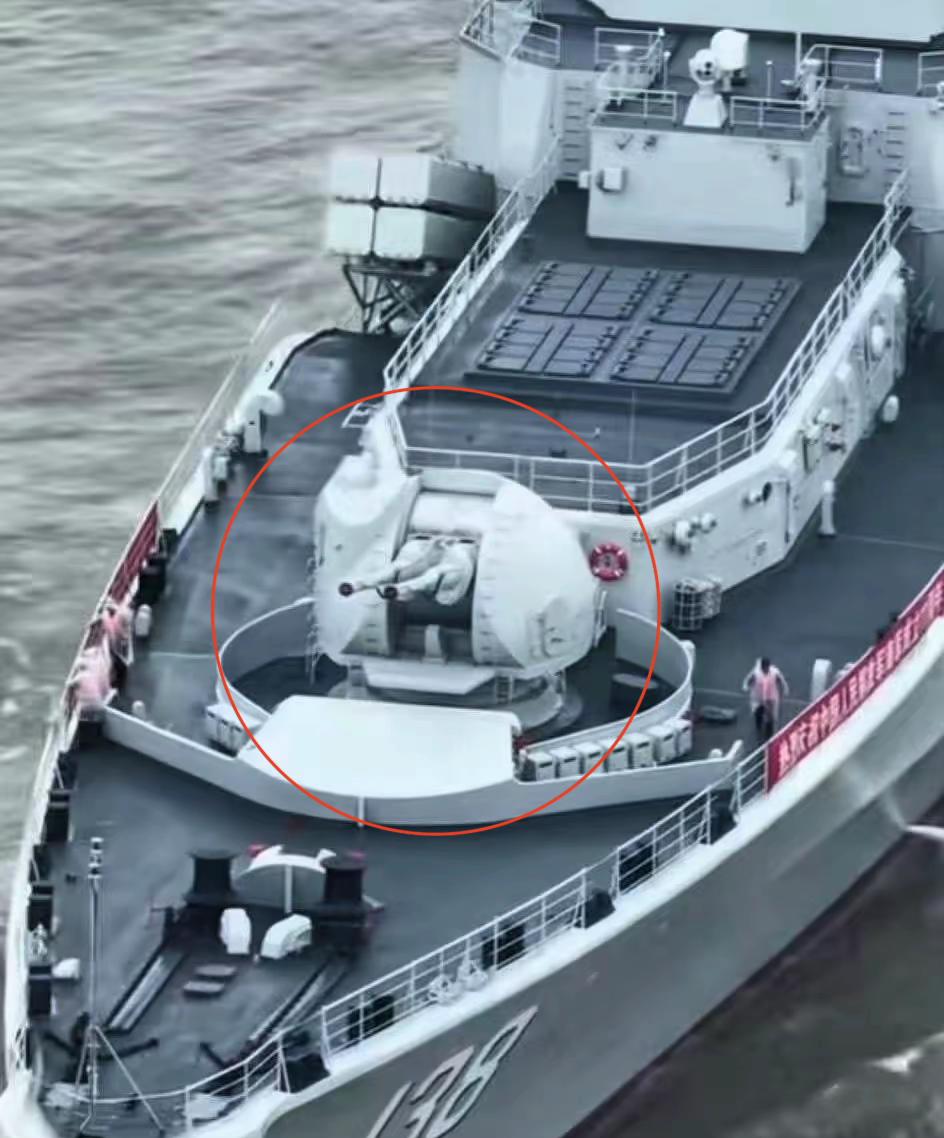 现代级泰州舰被彻底改造，唯一保留的俄制武器就是AK130双管主炮！因为它依然很帅