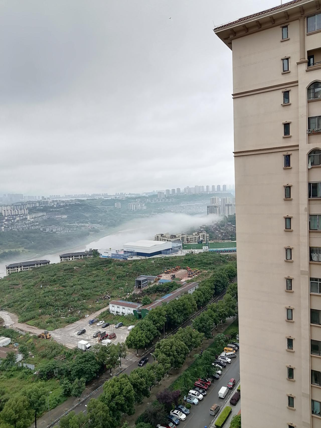 作为蔡家的市民，我无数次听到“蔡家没商业”这样刺耳的抱怨。但今天我要大声地告诉所