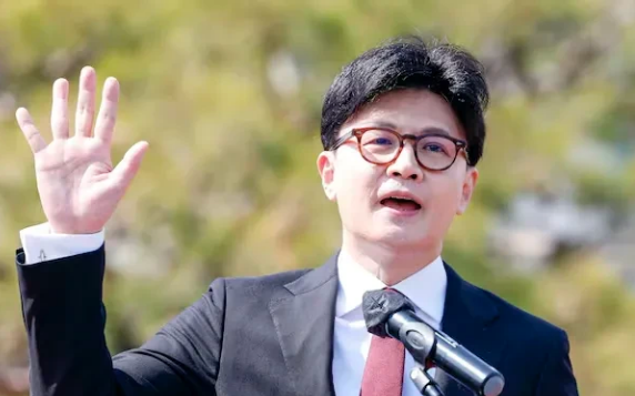 7月24日韩国国民力量党前党首韩东勋宣布不参加8月22日的国民力量党党首选举，表